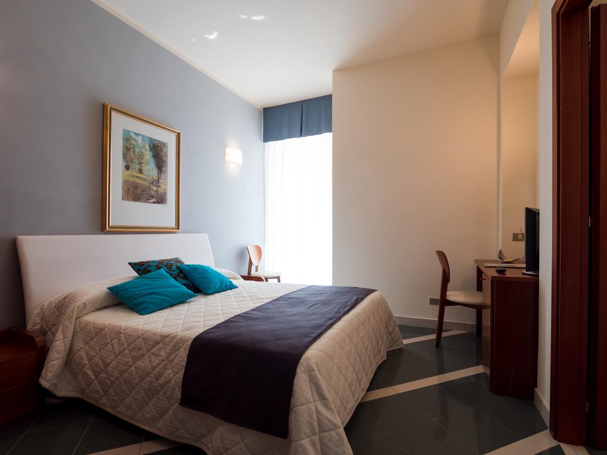 Hotel Metropol セニガッリア エクステリア 写真